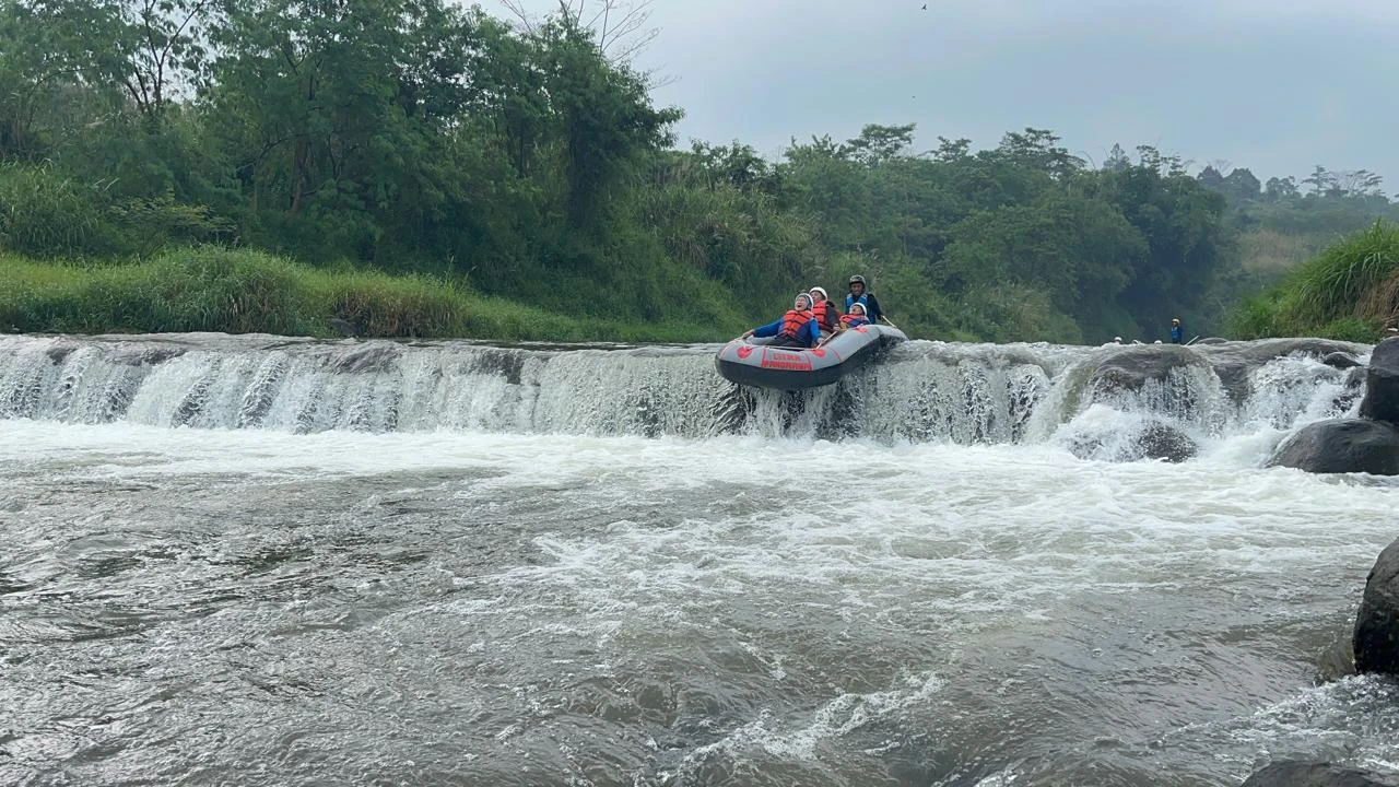 rafting di ciliwung megamendung